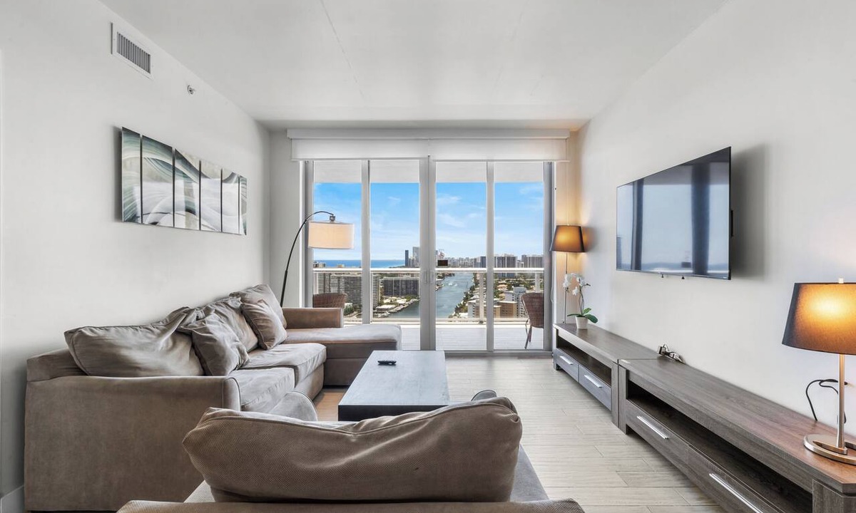 Hallandale Beach Apartment | ★ Intracoastal Dream Stay/Stylish 2BR with Spectacular Views-25 min to FIFA!