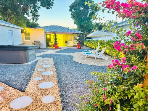 Mango Groves House | Italian Amalfi Cottage - Walk to the beach - Hot Tub