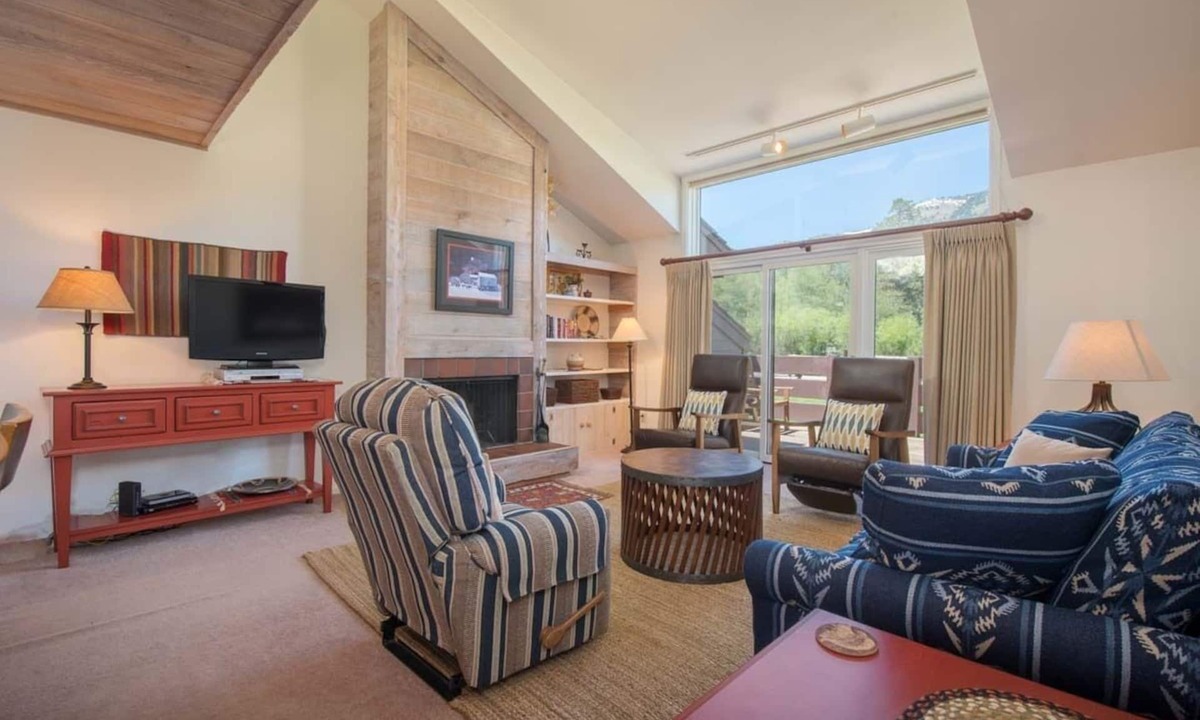 Teton Pines Condo | JHRL - Aspens Primrose 1712 a cozy condo located in The Aspens
