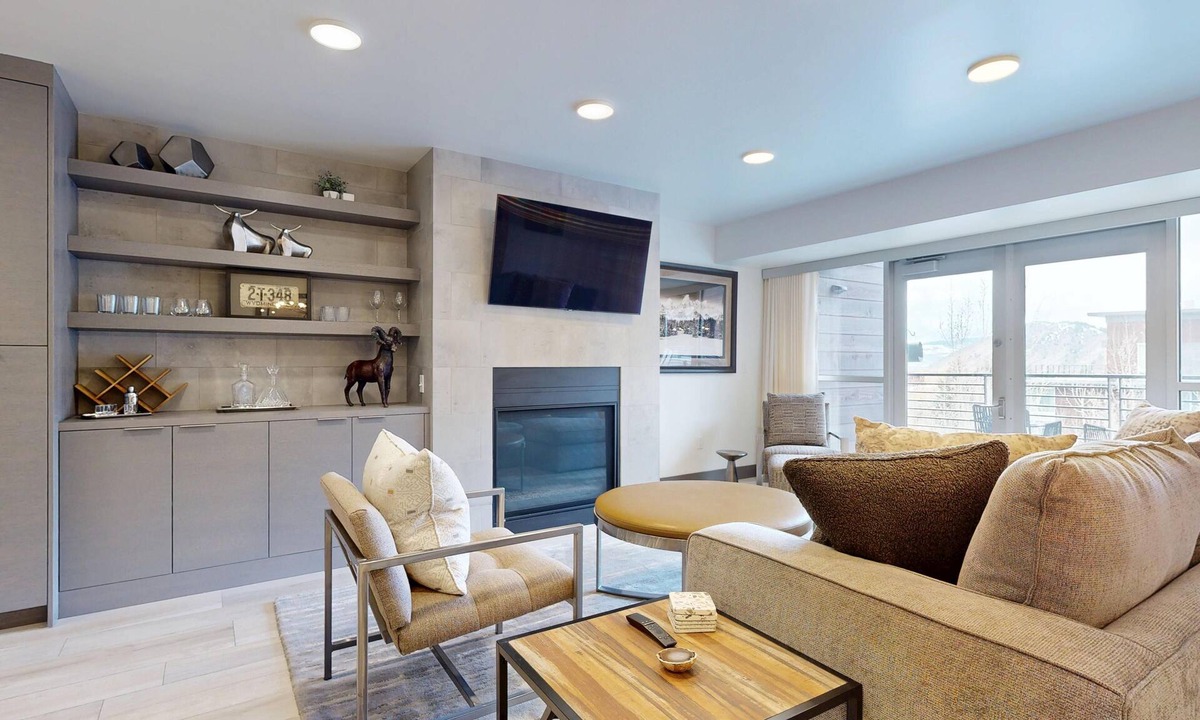 Jackson Condo | JHRL - Peak Retreat | Close walk to Jackson Town Square