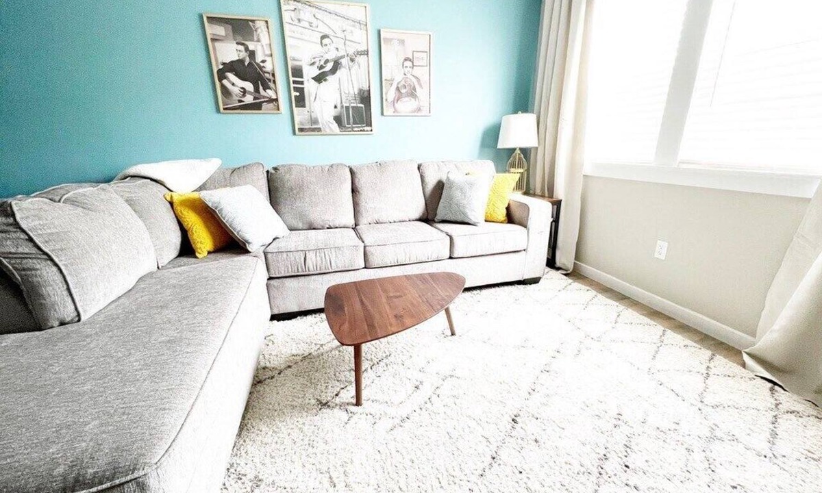 Custer Apartment | Johnny Cash "The Rambler" Suite on Main - walking distance to all stores and food!