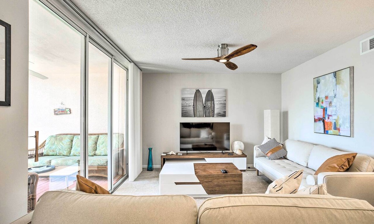 Jupiter Condo | Jupiter Bay Condo w/Pool < Half Mile to Beach!