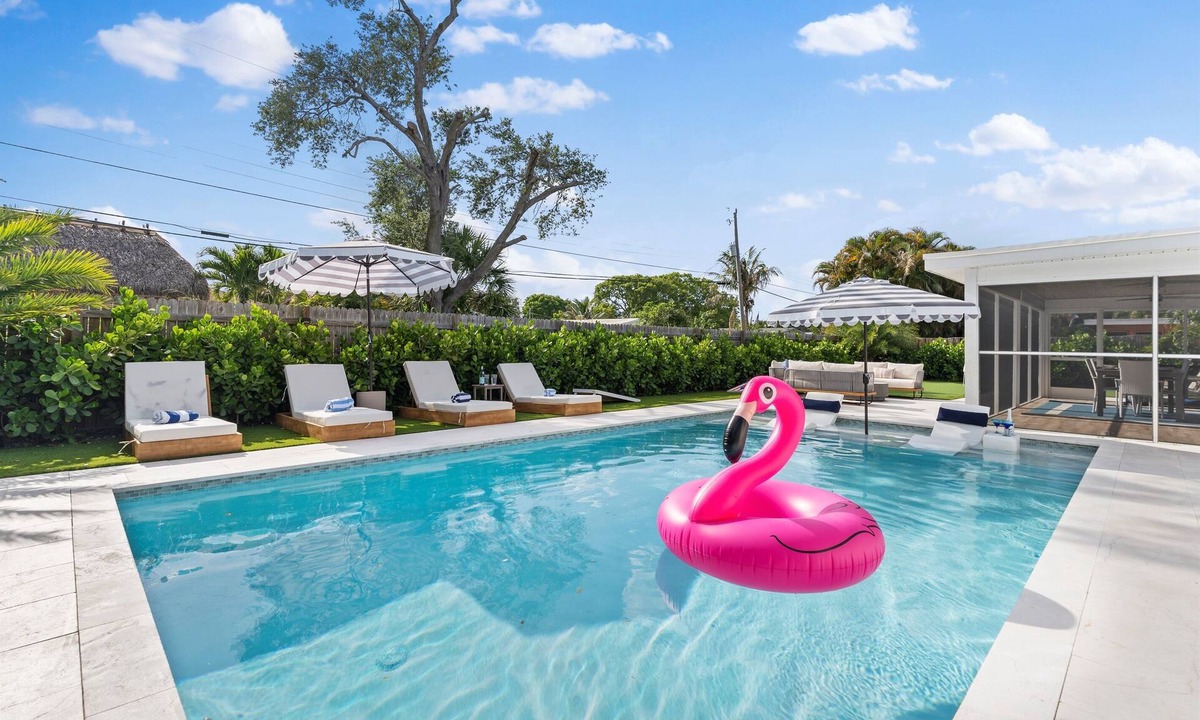 Pine Gardens North House | Jupiter Oasis Heated Pool + Putting Green