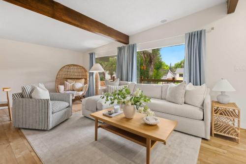 Drumheller House | Jurassic Villa Family Retreat in Drumheller