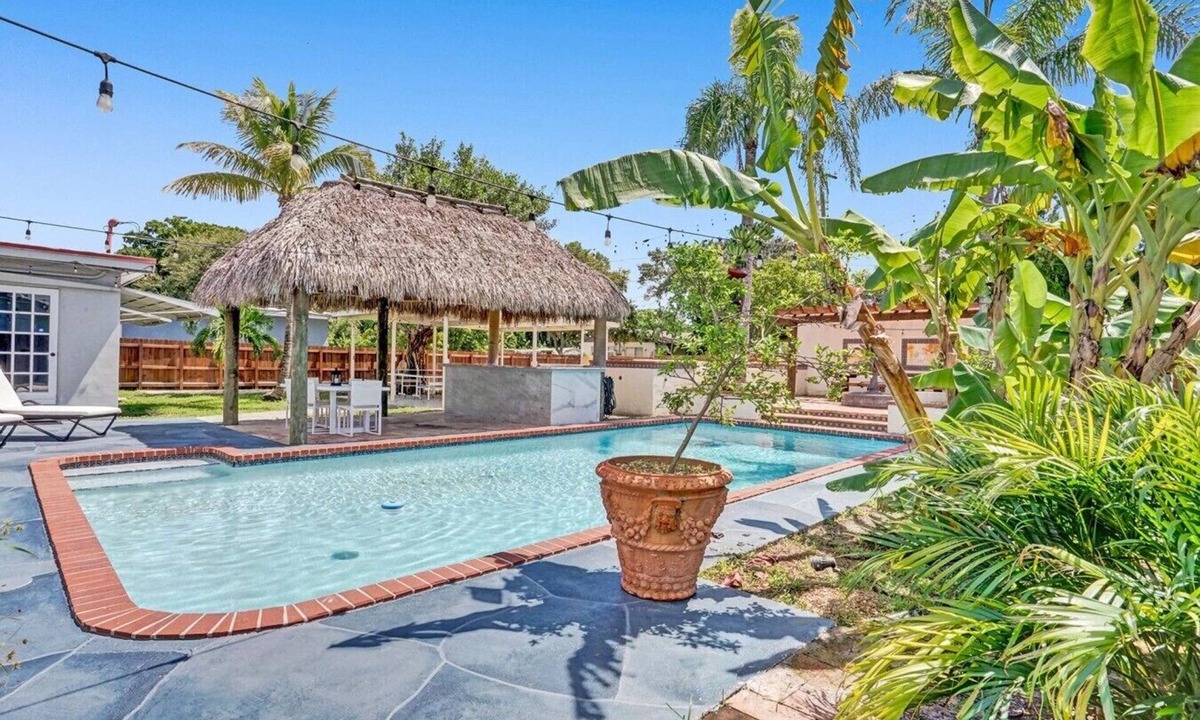 Dania Beach House | Key to luxury Basketbal CT Sauna Pool Dania Beach
