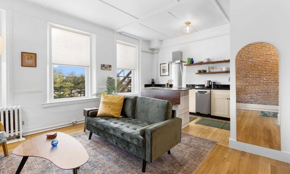 Rockland Apartment | Kimball Apartment, Modern Studio on Main Street Ro