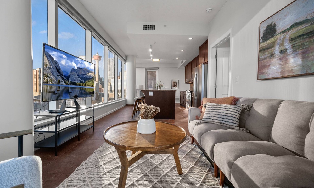 Victoria Park Apartment | King Bed, Calgary Tower Views, 2BR , UG Parking, Mins to Saddledome