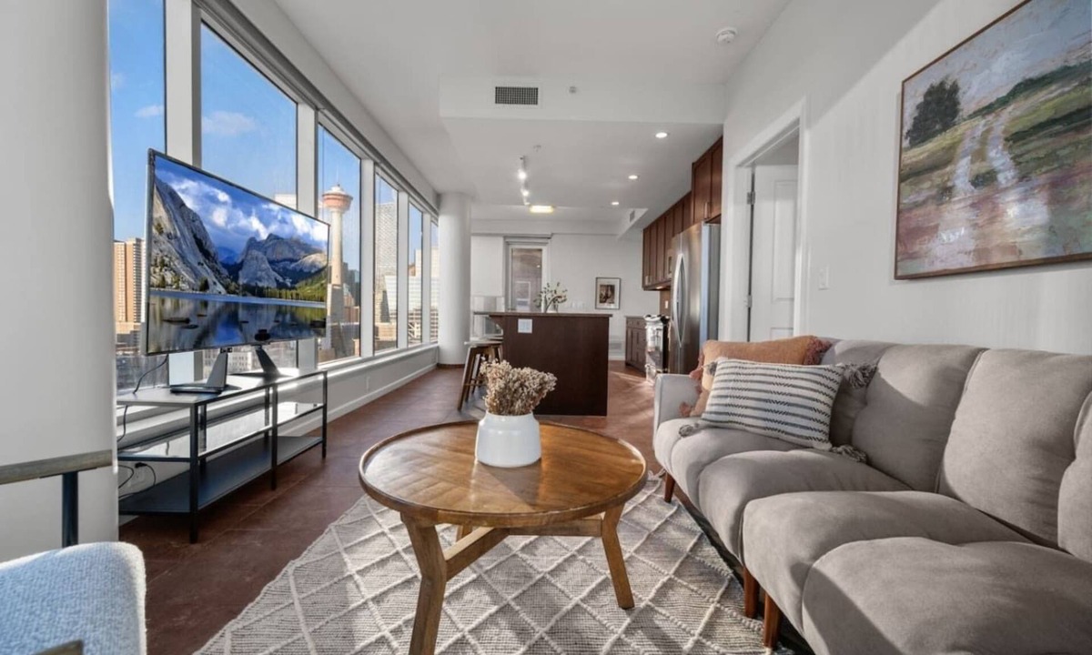 Victoria Park Apartment | King Bed | Cgy Tower Views | Mins to Saddledome