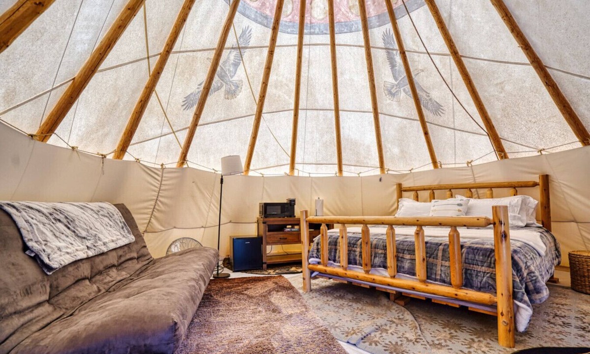 Hot Springs RV Rental | King Bed & Private Bath - Black Hills Eagle Tipi