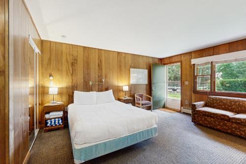 Alton Bay Hotel | King Birch Lake Home, Unit 5
