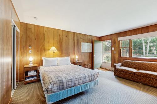 Alton Bay Hotel | King Birch Lake Home, Unit 7