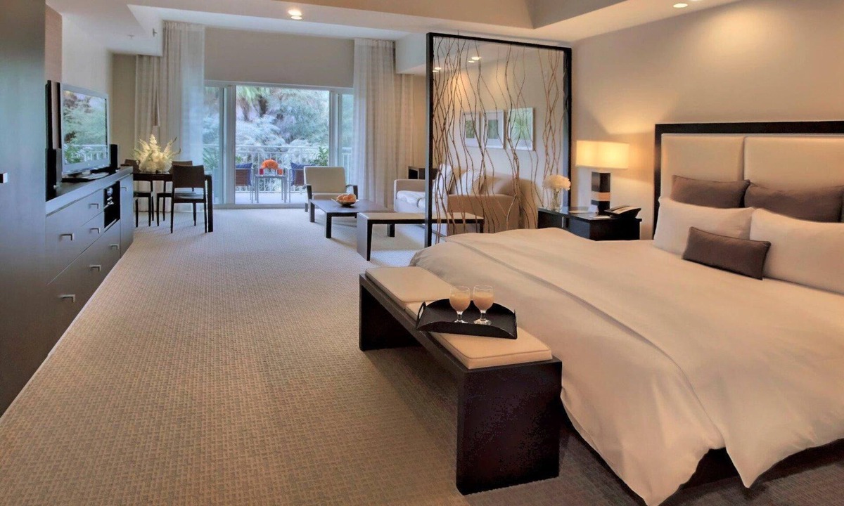 Doral Condo | King Studio with Kitchen – Post Op Recovery