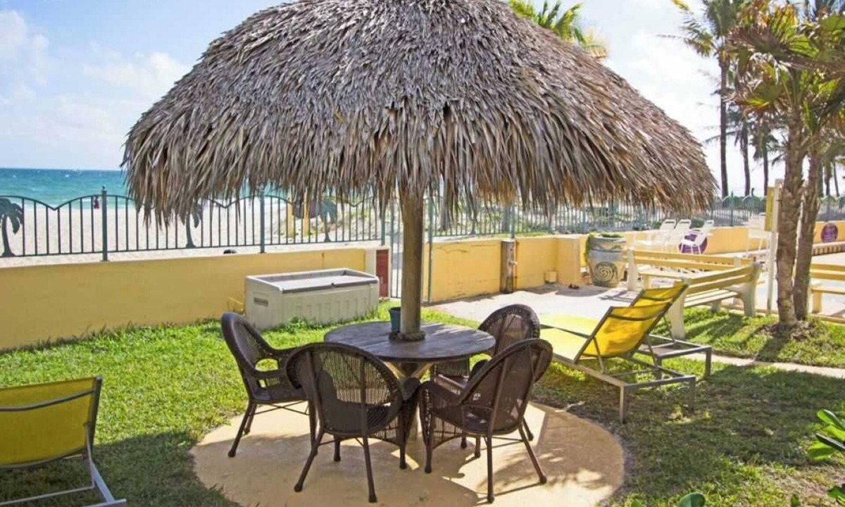 Pompano Beach Hotel | King Studio with Sofa Sleeper, Full Kitchen,Ocean Views