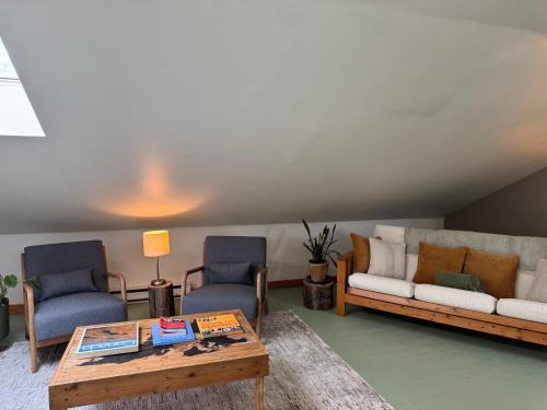 Shawnigan Lake House | Kinsol Hideaway