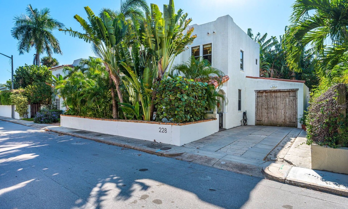 Southside House | La Casa Bonita 1925 Spanish Style Villa near Beach!