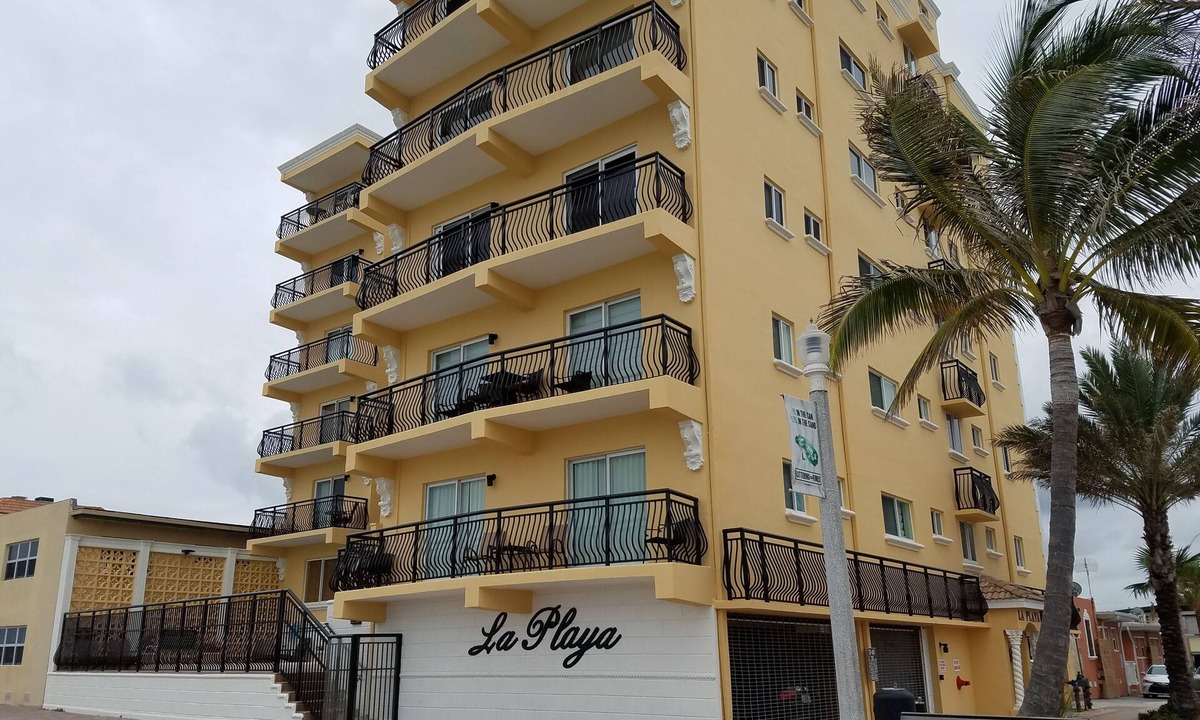 Hollywood Condo | “La Playa” – Stunning Beachfront Condo Directly on the Broadwalk & Ocean