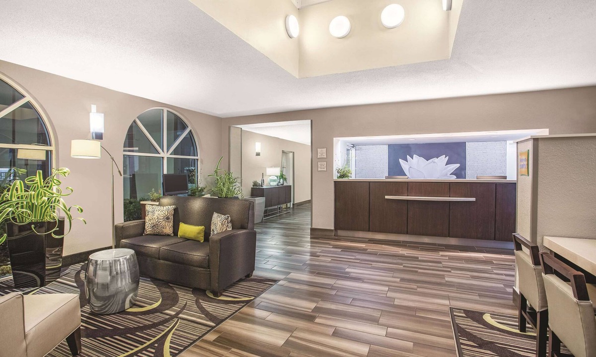 Survey Creek Hotel | La Quinta Inn & Suites by Wyndham Fort Lauderdale Tamarac
