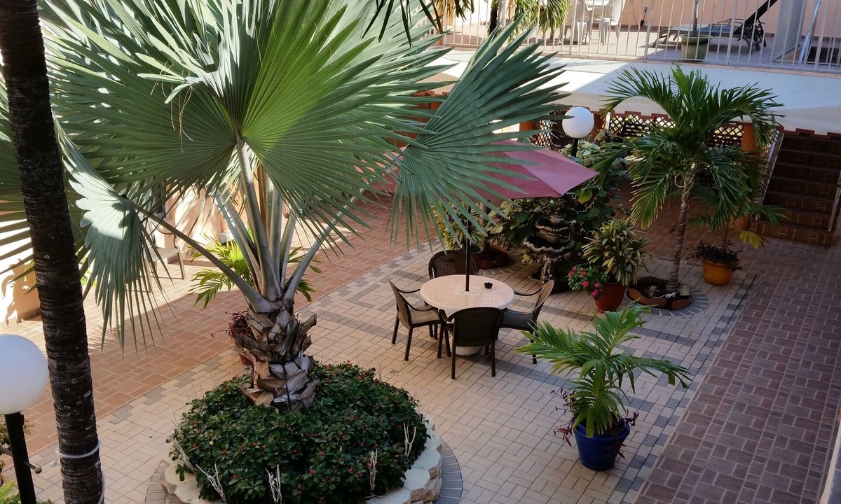 Mango Groves Hotel | Lago Mar Motel and Apartments