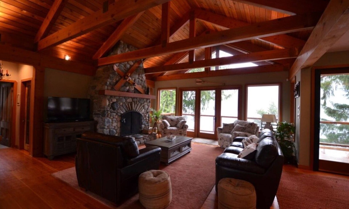 Shawnigan Lake House | Lake Front Relaxation