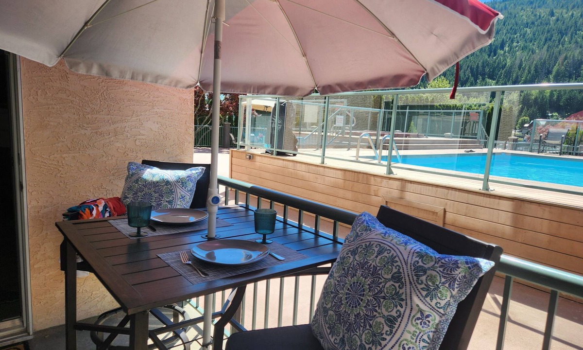 Sicamous Condo | Lake front with boatslip