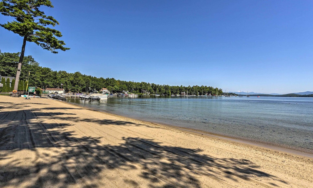 Gilford Apartment | Lake Getaway: Walk Across Street to Private Beach!