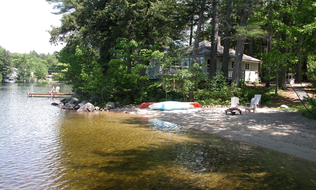 Bridgton Cottage | Lake/Mountain View-Highland Lake Waterfront 3 Bedroom Cottage