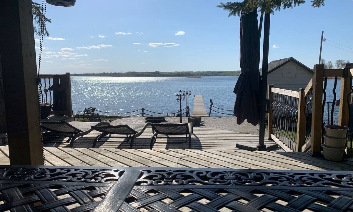 Silver Sands Cabin | Lakefront cabin on beautiful Lake Isle.