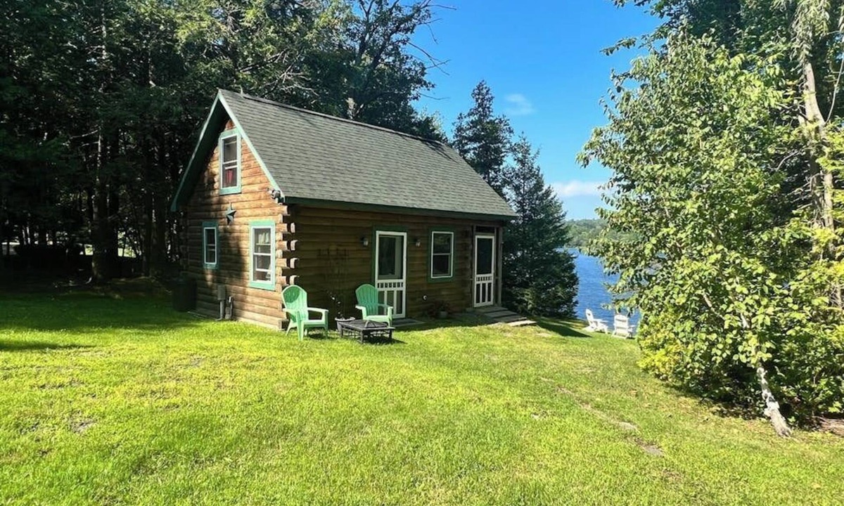 Oakland Cabin | Lakefront, dog-friendly cottage with screened porch, firepit, WiFi & lake access