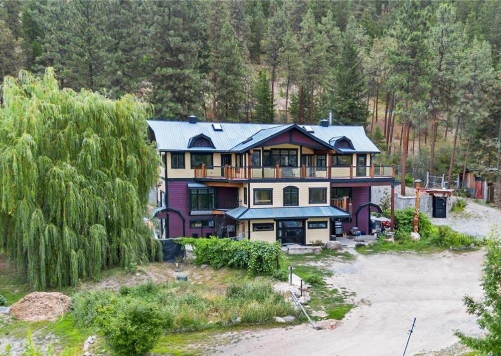 North Glenmore House | Lakefront Grand Lodge