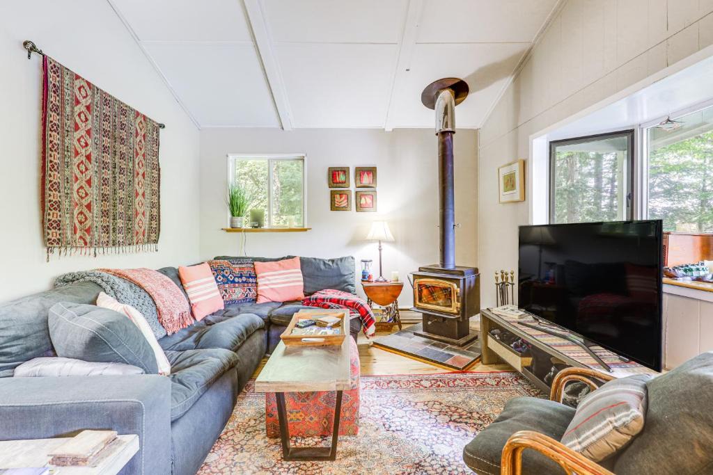 Newbury House | Lakefront Home w/Decks & Views in Newbury