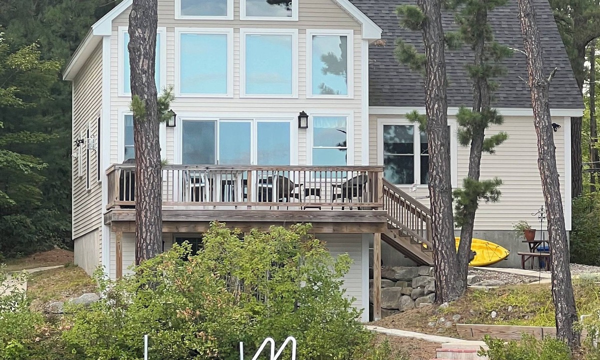Freedom House | Lakefront home with private dock on Lake Ossipee in Freedom, NH sleeps up to 10