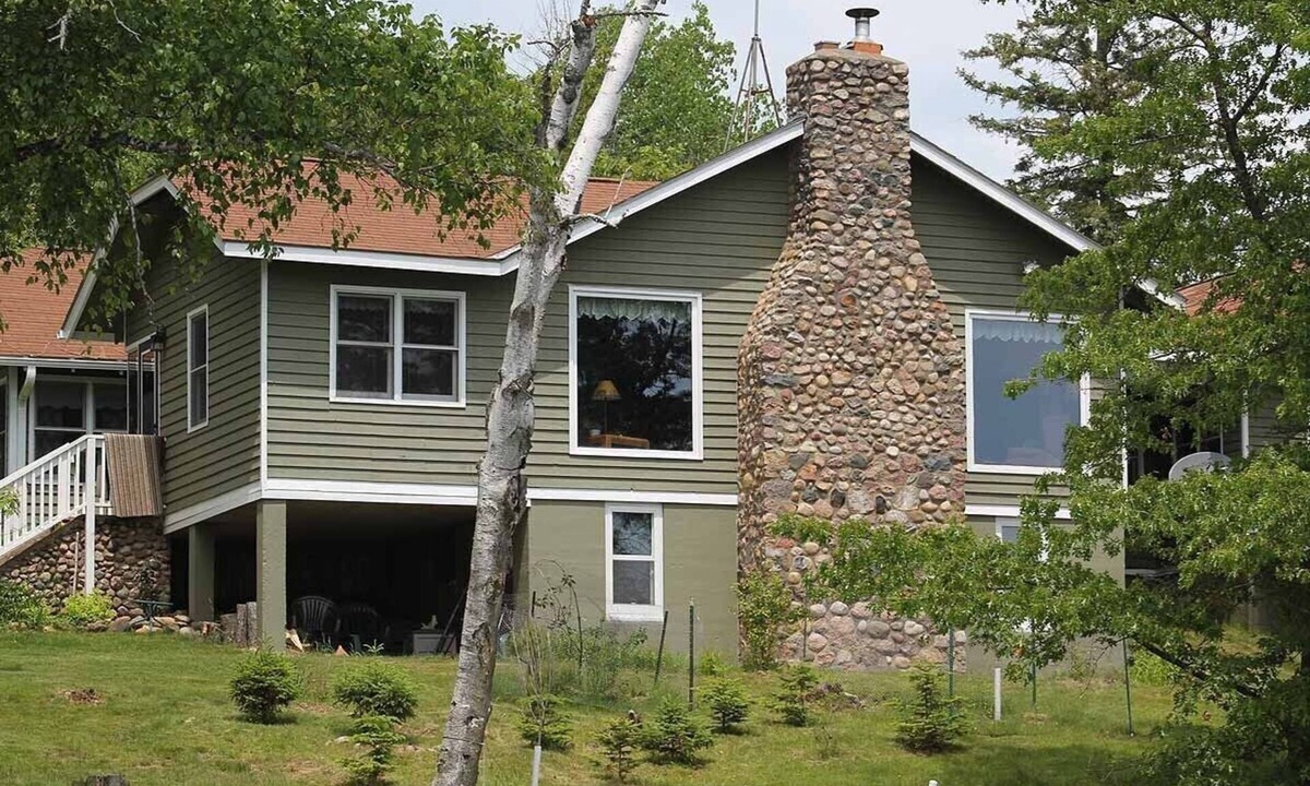 Eagle River House | Lakefront Large Lodge in quiet bay~ Pontoon Rental Available