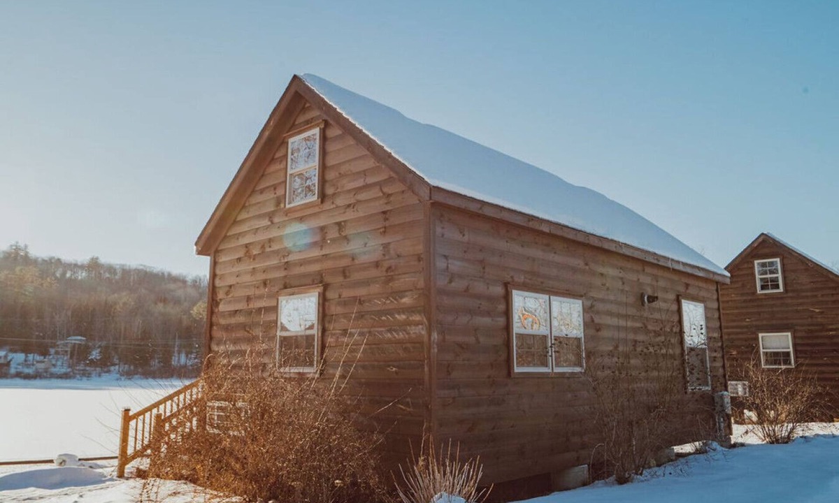 Bethlehem Cabin | Lakefront Log Cabin Hideaway for Two
