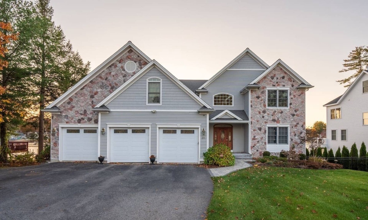 Salem House | Lakefront Sunset Home, Private Dock & Beach