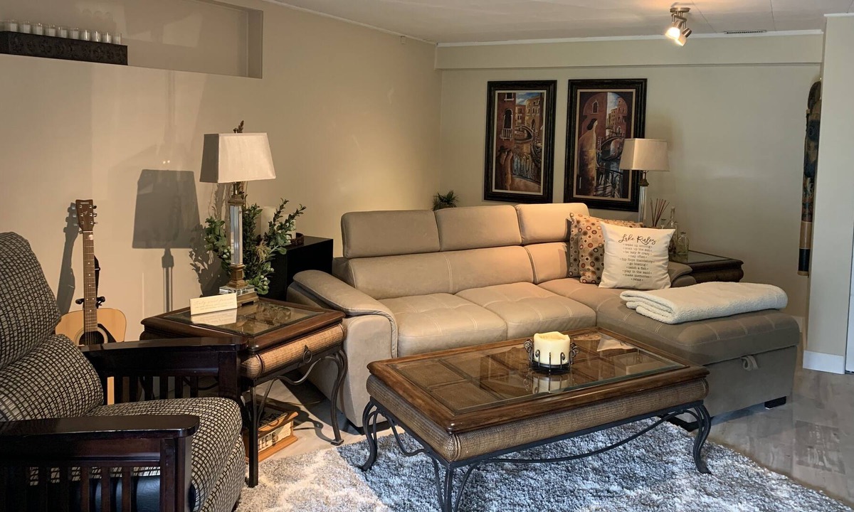 Central Okanagan House | Lakehouse Lower Suite