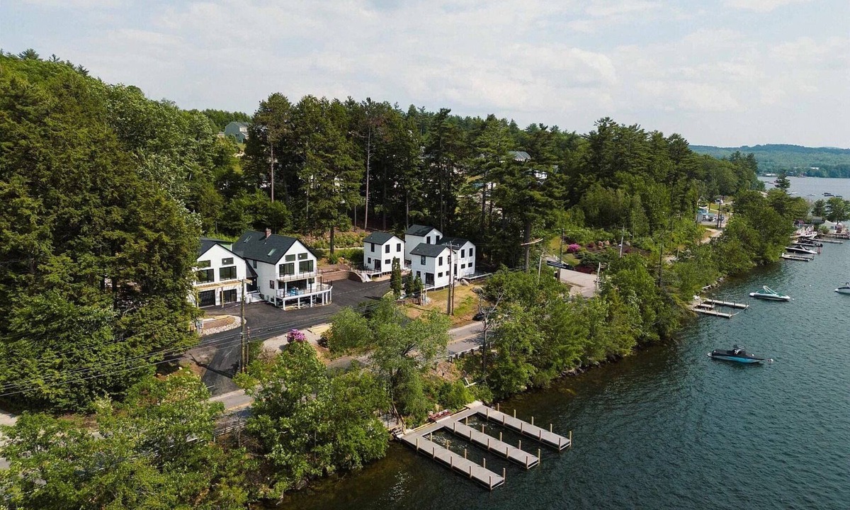 Laconia House | Lakeside Mega Retreat – Sleeps 35+ 10 Beds 9 Baths 3 Boat Slips - Laconia
