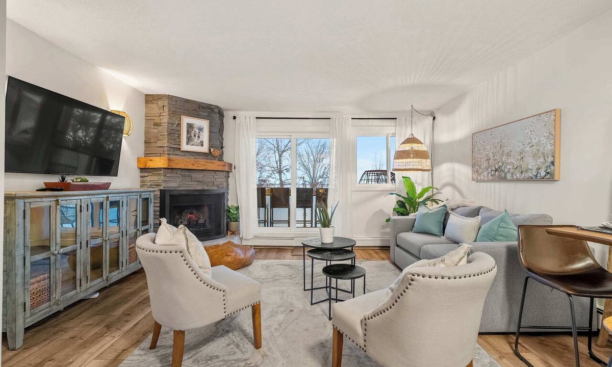 Sylvan Lake Condo | Lakeview Gem | Lakeside Retreat | Stunning Views |