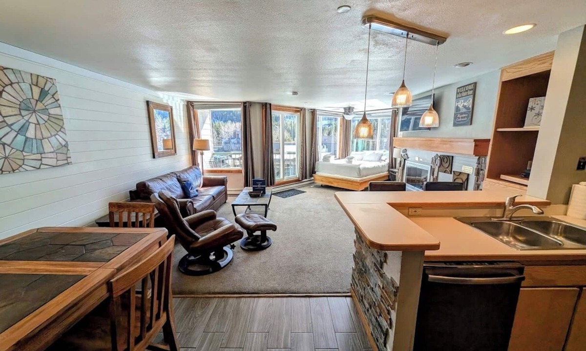 Lakeside Village Condo | Lakeview Studio | Balcony + Pool + Trails