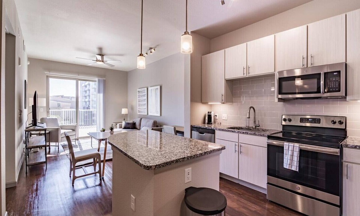 Civic Center Apartment | Landing at Civic Lofts - 1 Bedroom in Civic Center
