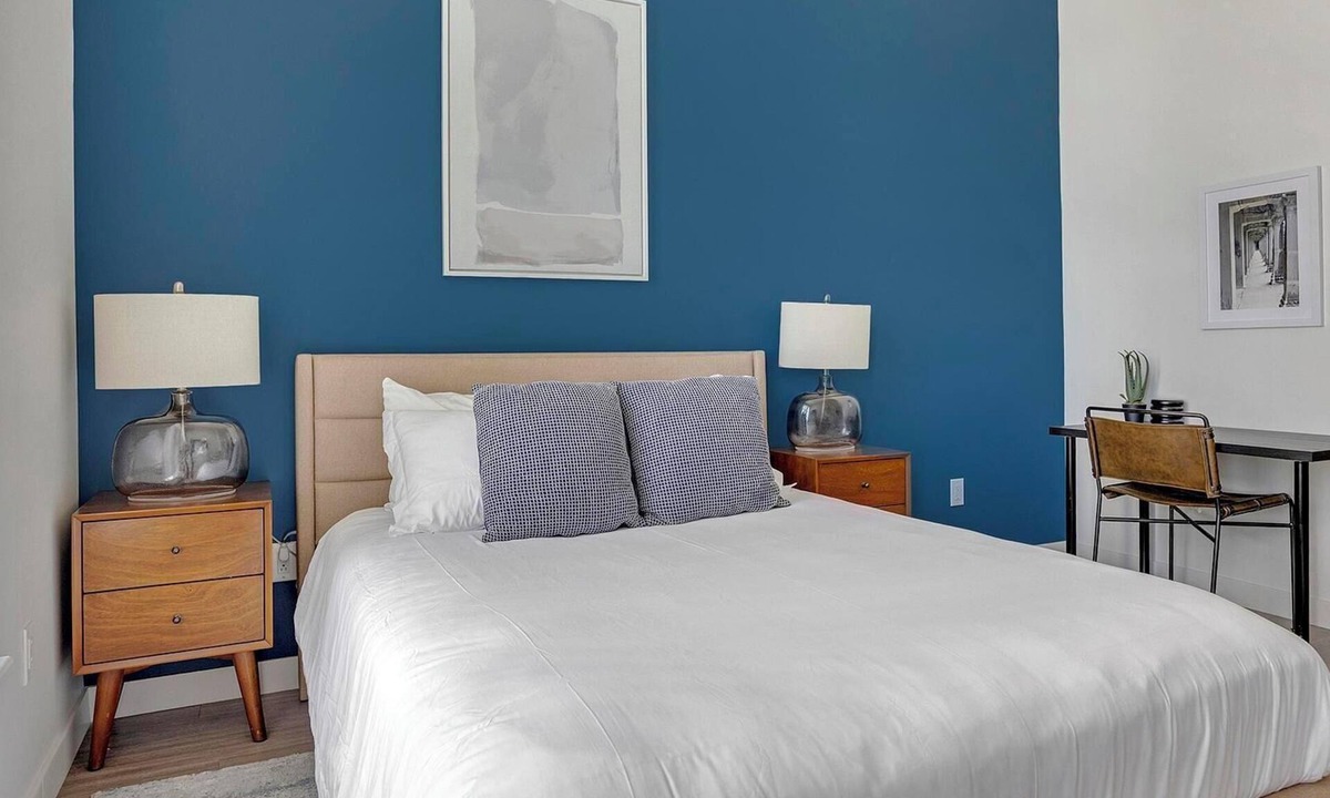 River North Art District Apartment | Landing | Spectacular Studio, Gym, Clubhouse
