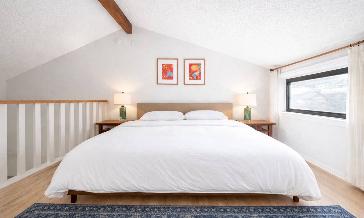 Red River House | Large Groups | In Town - Walk to Slopes and Shops