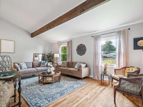 Northwest Akron House | Large Remodeled 4 Bed 3 Bath Secluded With Hot Tub