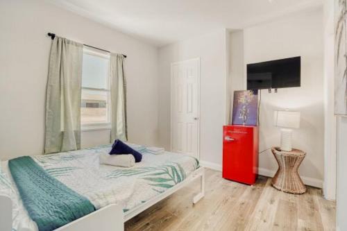 Poinciana Park Apartment | Lauderdale Breeze Villas - Cozy Coastal Studio