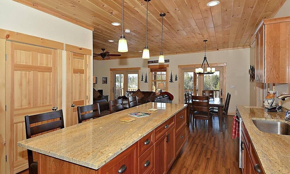 Morrisville Cabin | Lazy Bear Lodge: 4 br log home, fireplace, a/c, deck, pond & views!