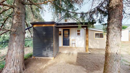 Christina Lake House | Lazy Dayz-Ryder Cabin by Okanagan Premier