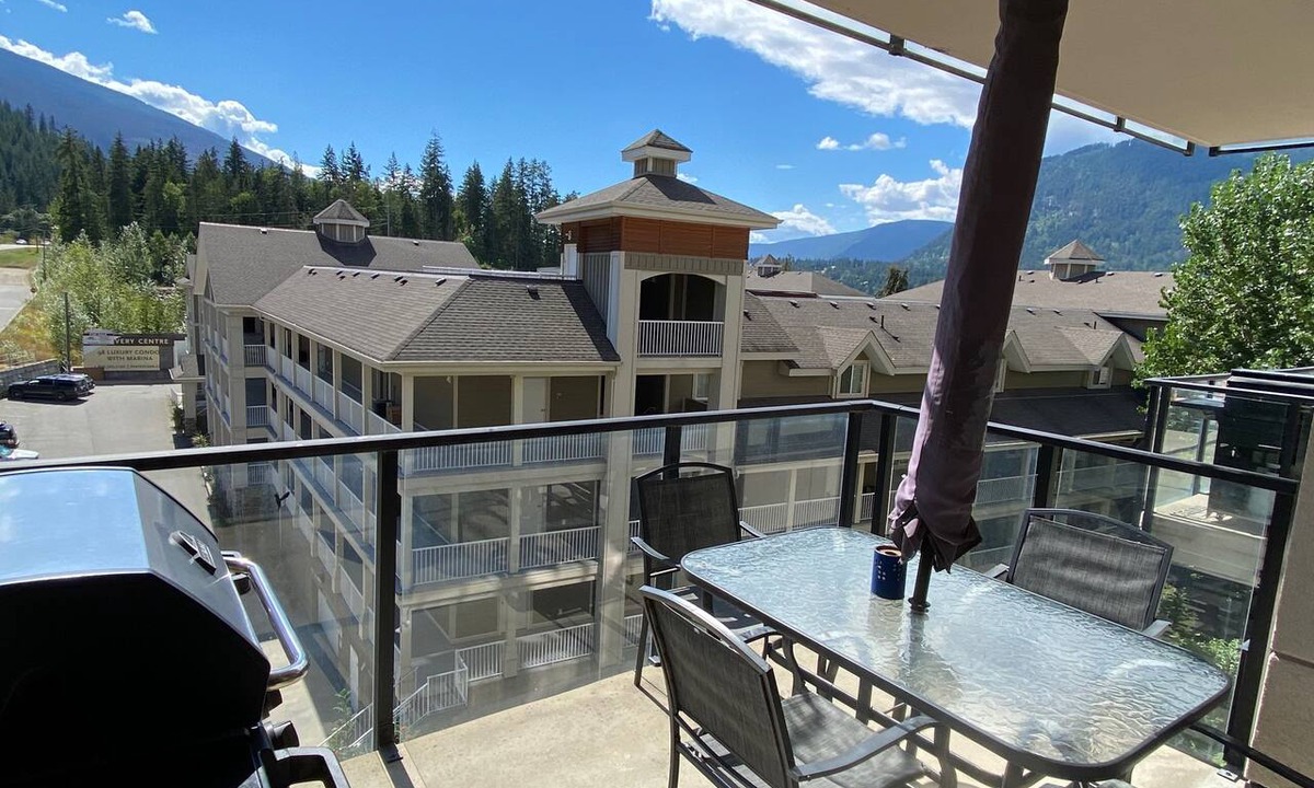Sicamous Condo | Legacy on Mara - Unit 401