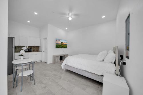 Lehigh Acres Apartment | Lehigh Oasis Private Studio with King Bed