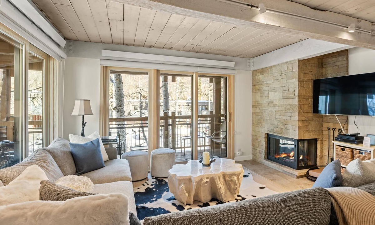 Aspen Condo | Lift One - Newly renovated modern three bedroom with balcony