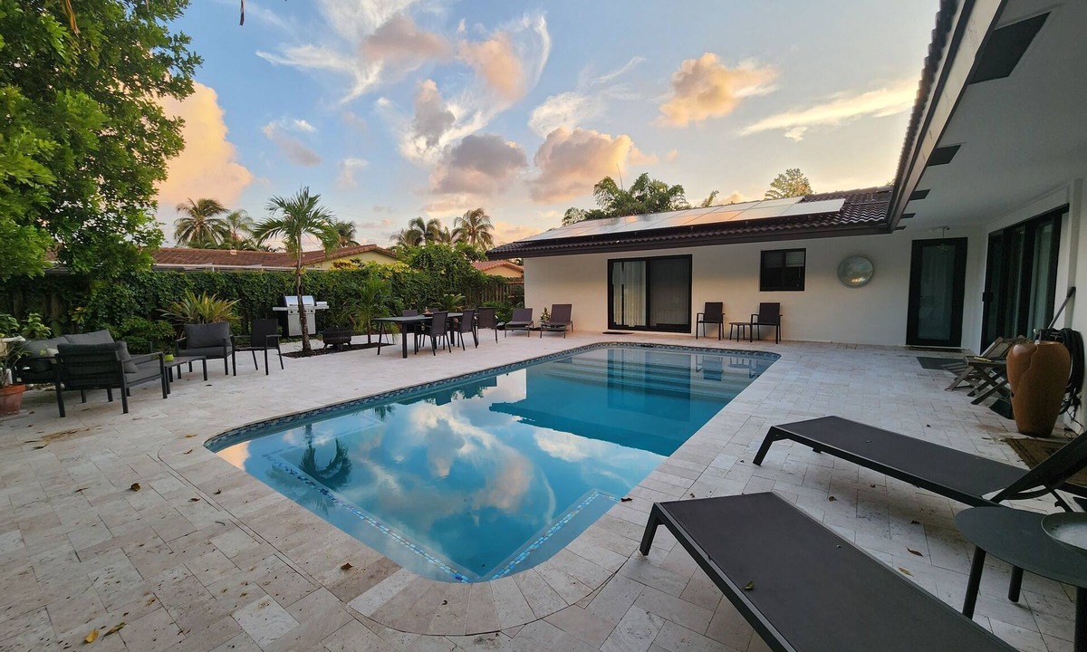 Coral Ridge Isles House | Lighthouse Guest Suites