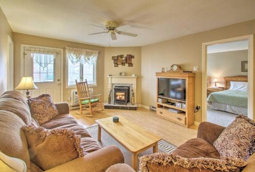Lincoln House | Lincoln Resort Condo w/Pool Access - Near Hiking!